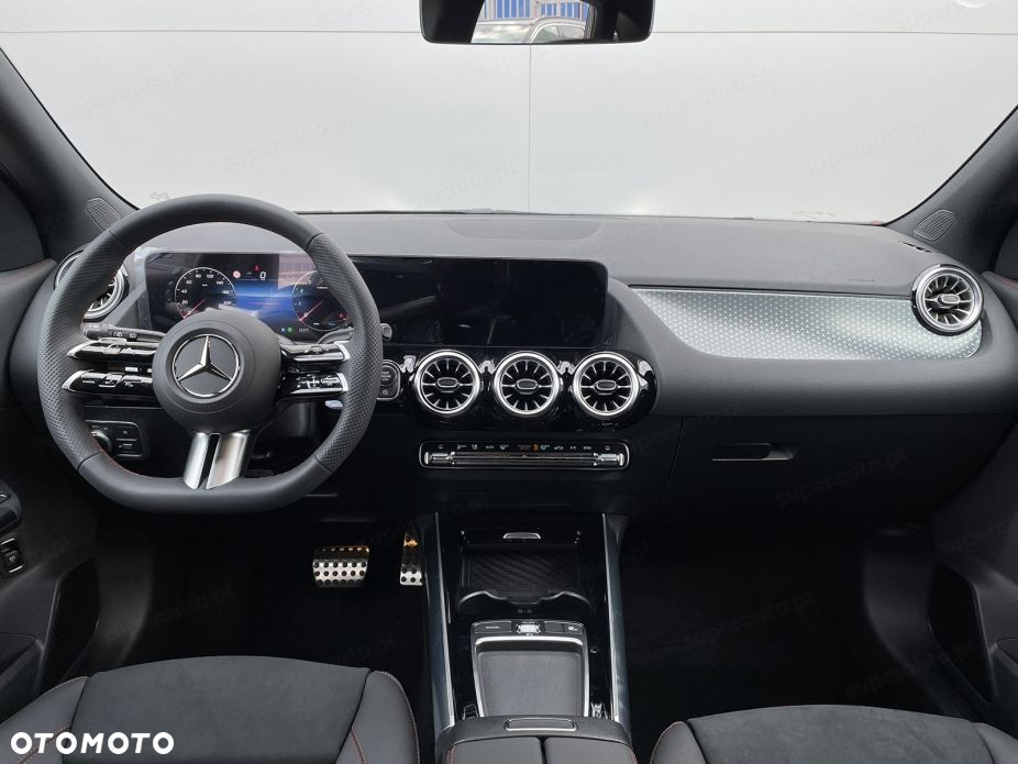 Mercedes-Benz GLA 200 AMG Line - 9