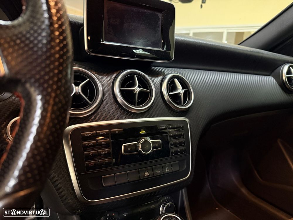 Mercedes-Benz A 180 d AMG Line - 26