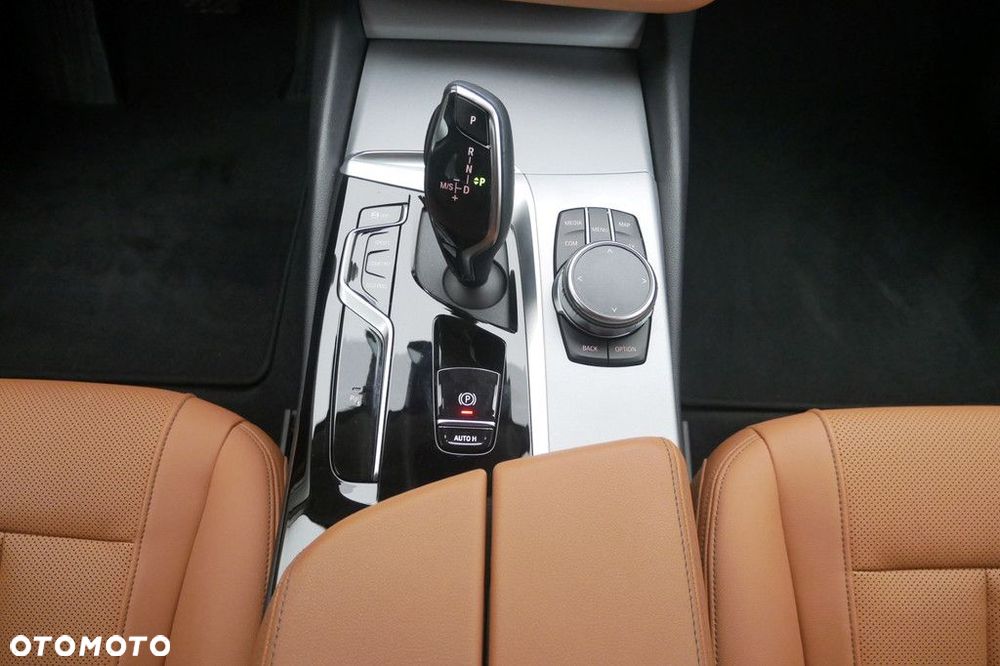 BMW Seria 5 520d xDrive - 11