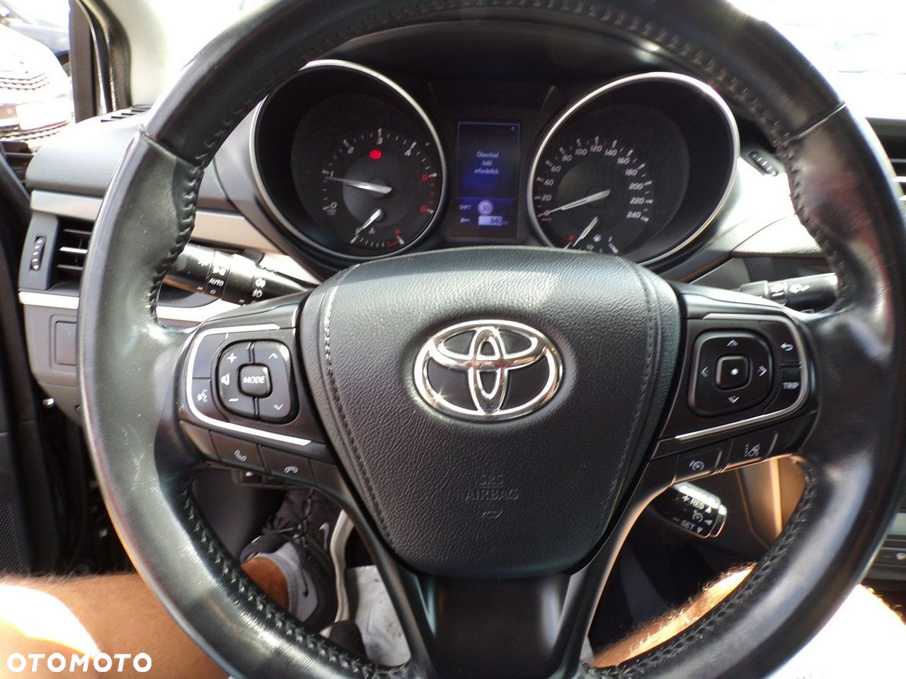 Toyota Avensis - 25