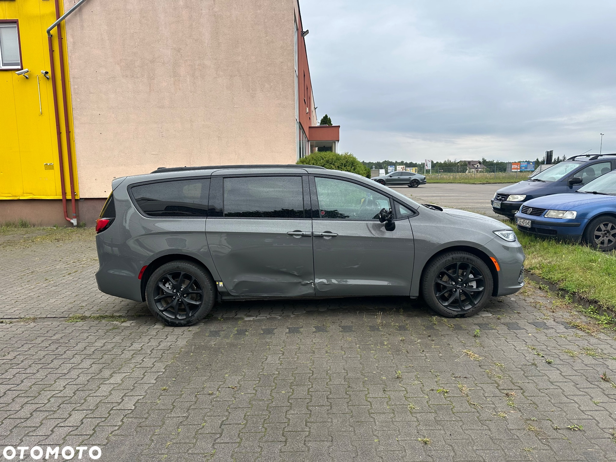 Chrysler Pacifica - 2