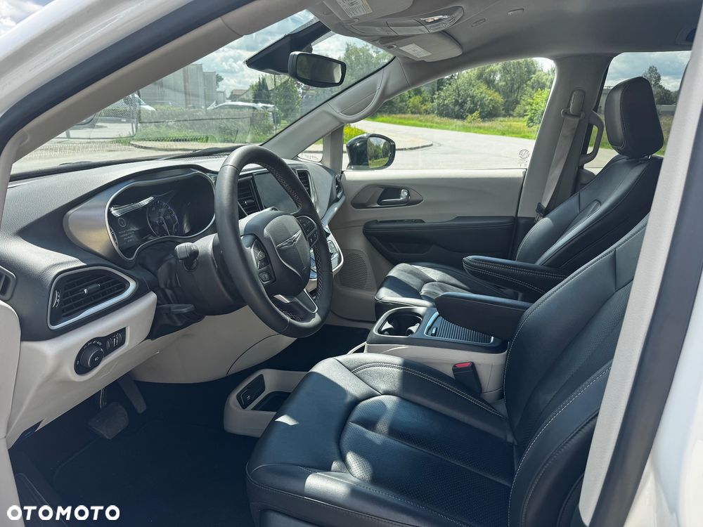 Chrysler Pacifica - 11