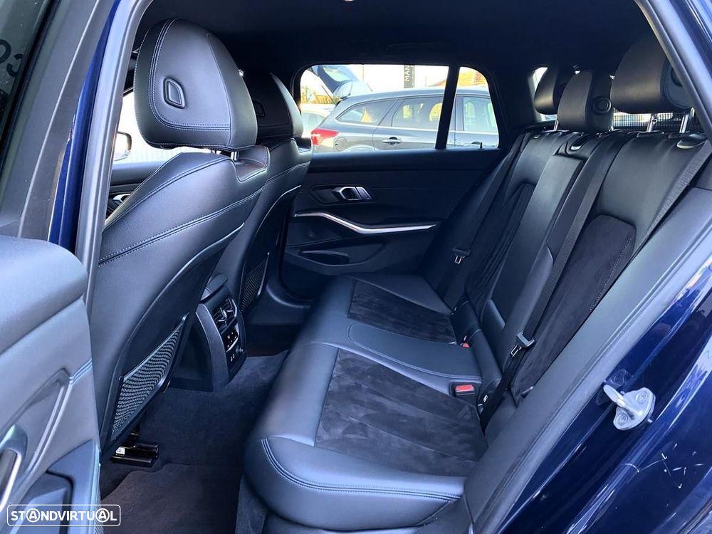 BMW 320 d Pack Desportivo M Auto - 36