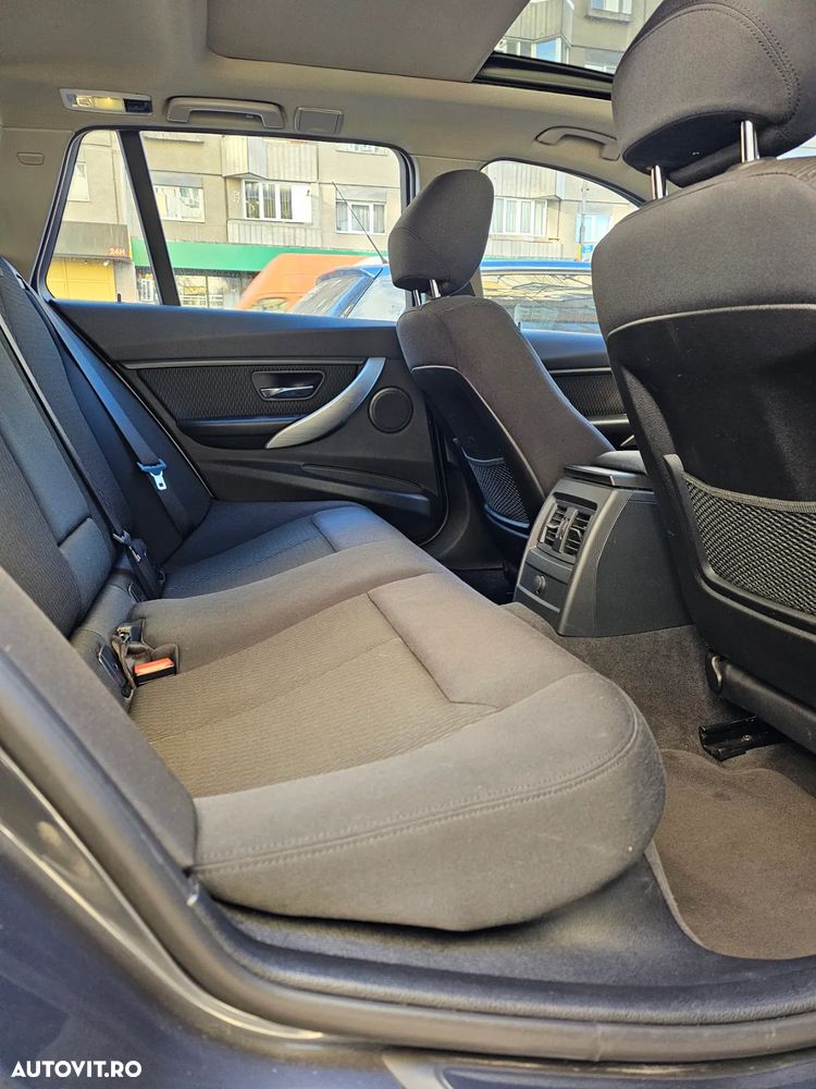BMW Seria 3 318d xDrive Touring - 4