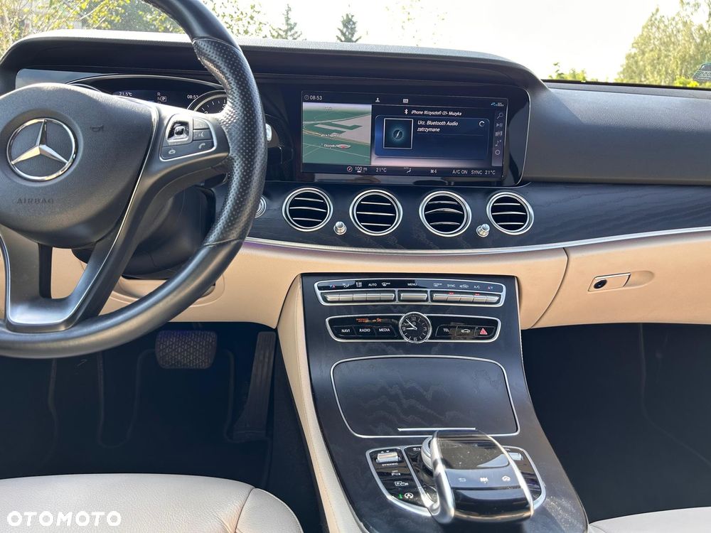 Mercedes-Benz Klasa E 220 d 4-Matic 9G-TRONIC - 27
