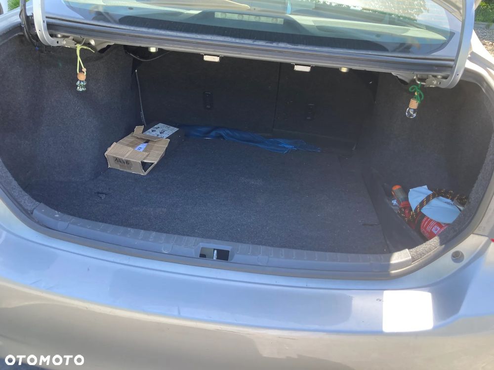 Toyota Corolla 1.6 Terra - 12