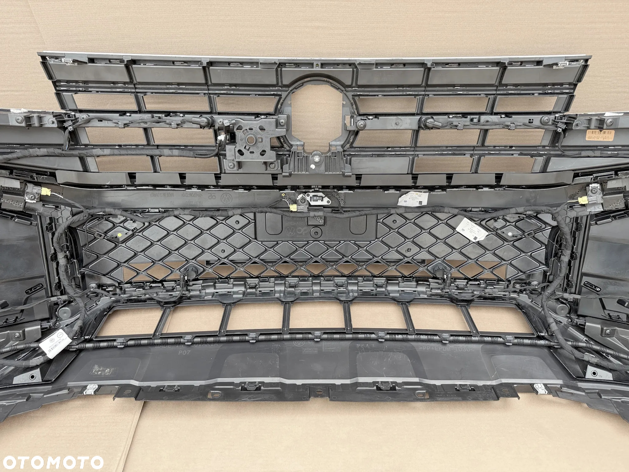 Zderzak Przedni VW Touareg III 760 Lift R-Line BLACK, LED Full - 15