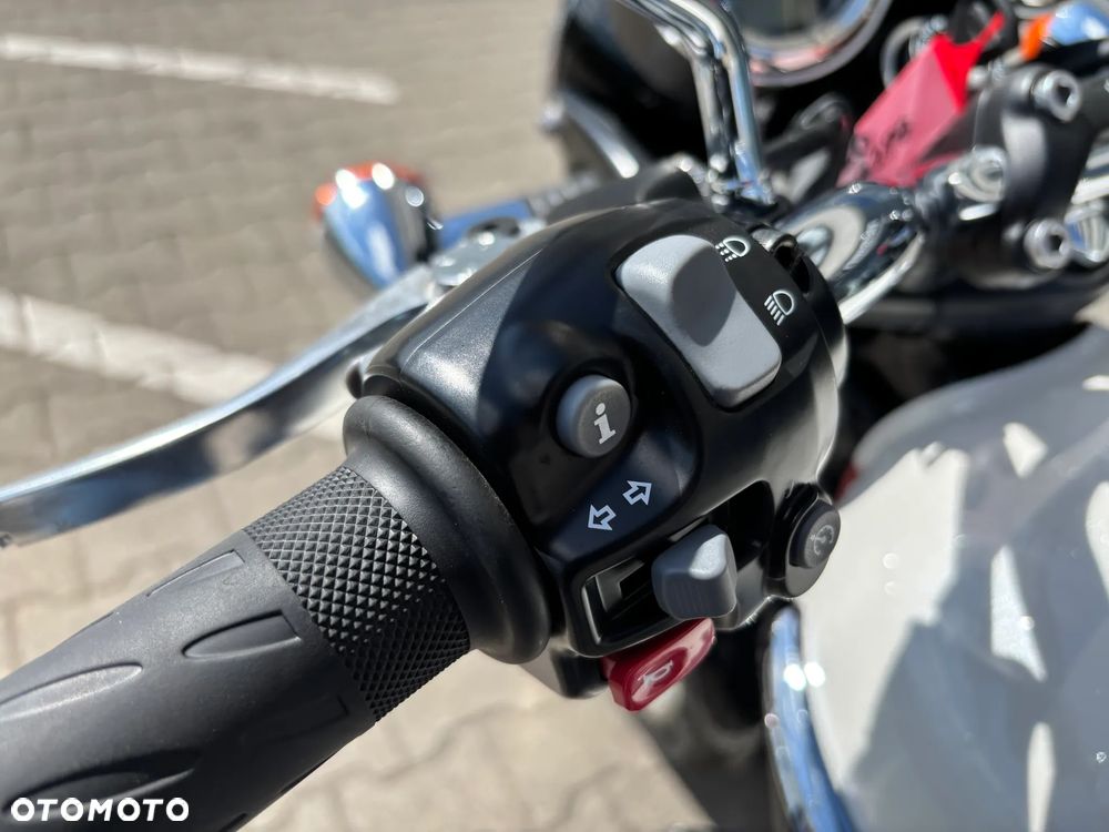 Triumph Bonneville - 10