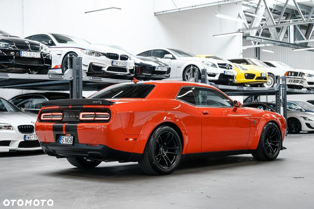 Dodge Challenger - 10