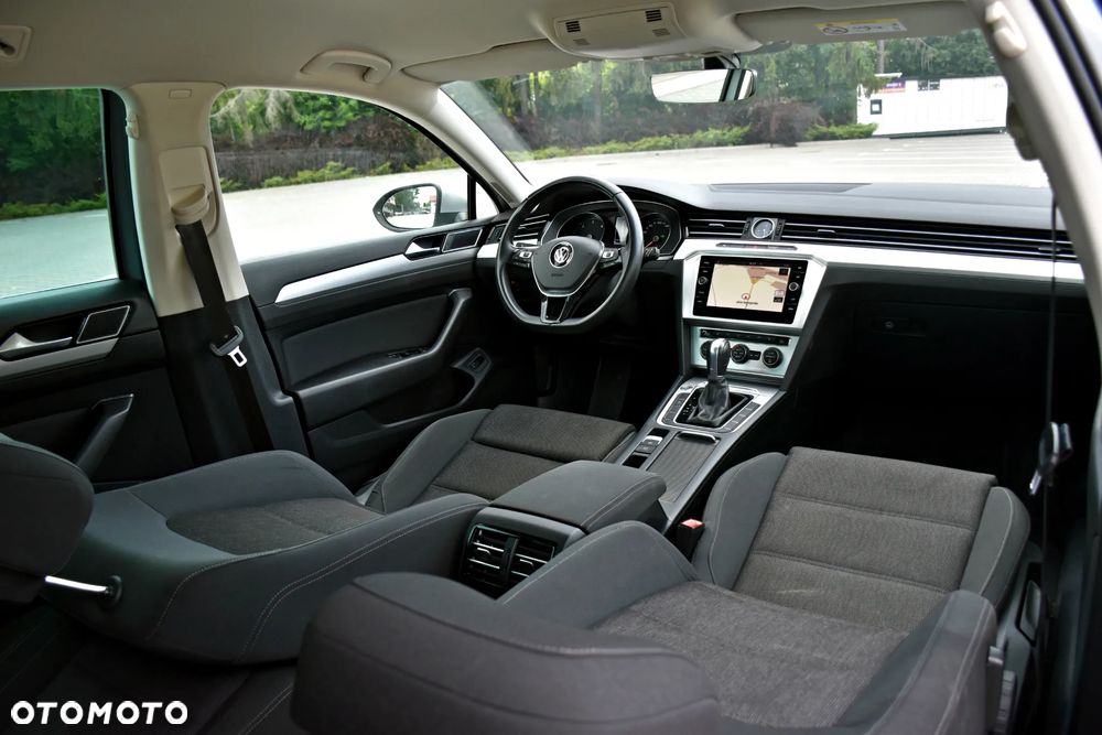 Volkswagen Passat 2.0 TDI SCR DSG Comfortline - 39