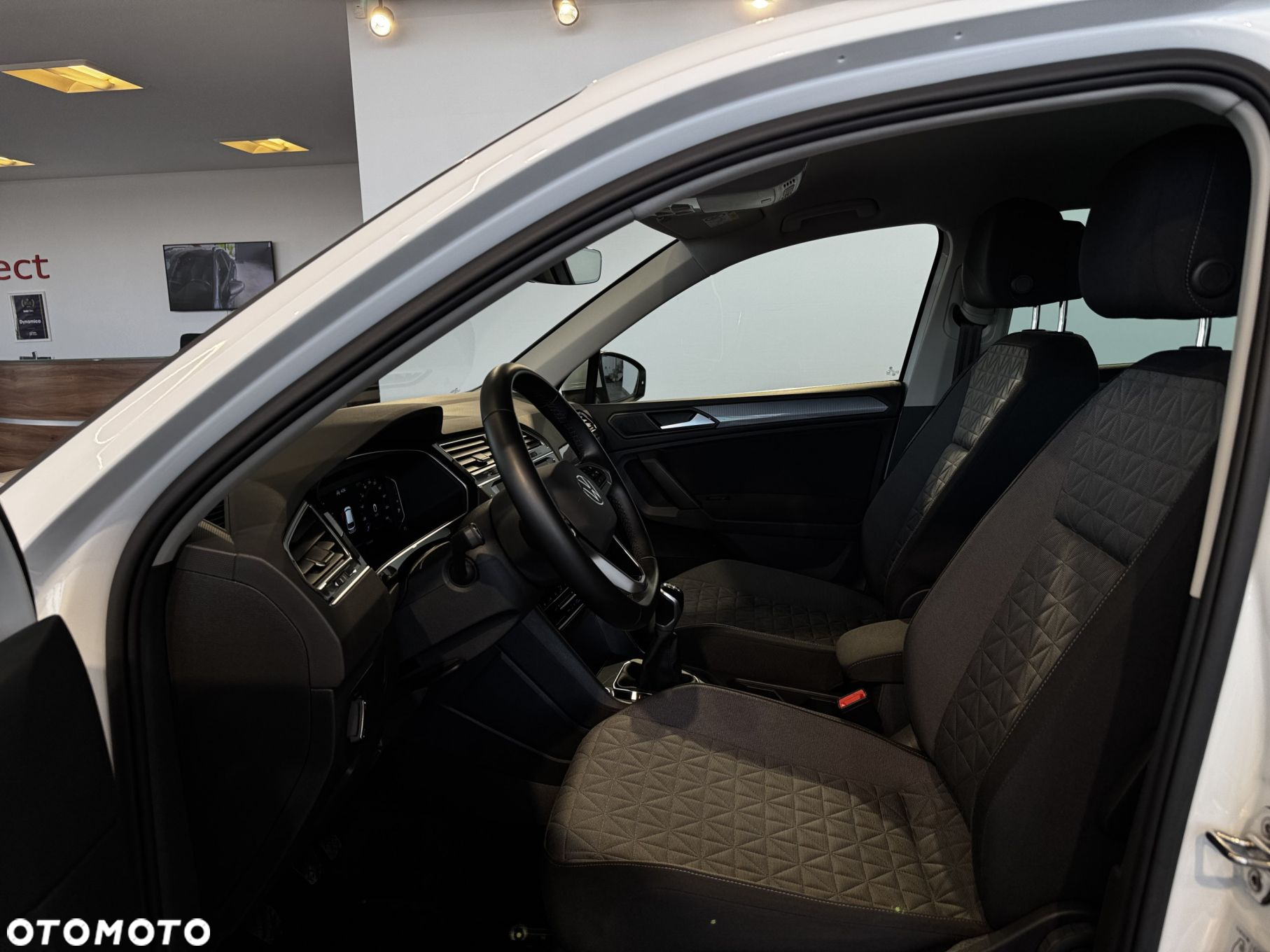 Volkswagen Tiguan - 16