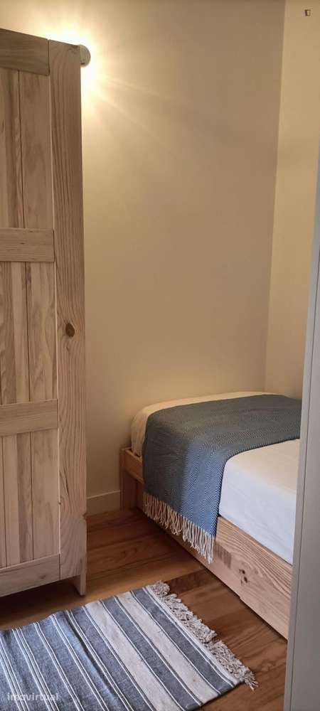 Quarto - localizado em Paranhos Porto - Grande imagem: 3/13
