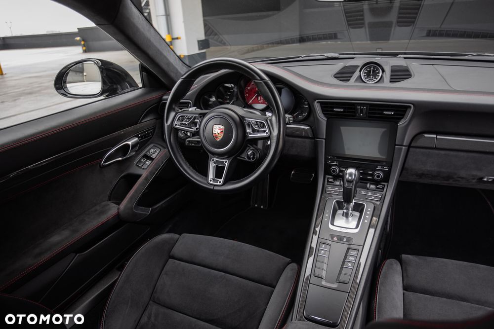 Porsche 911 Carrera GTS PDK - 29