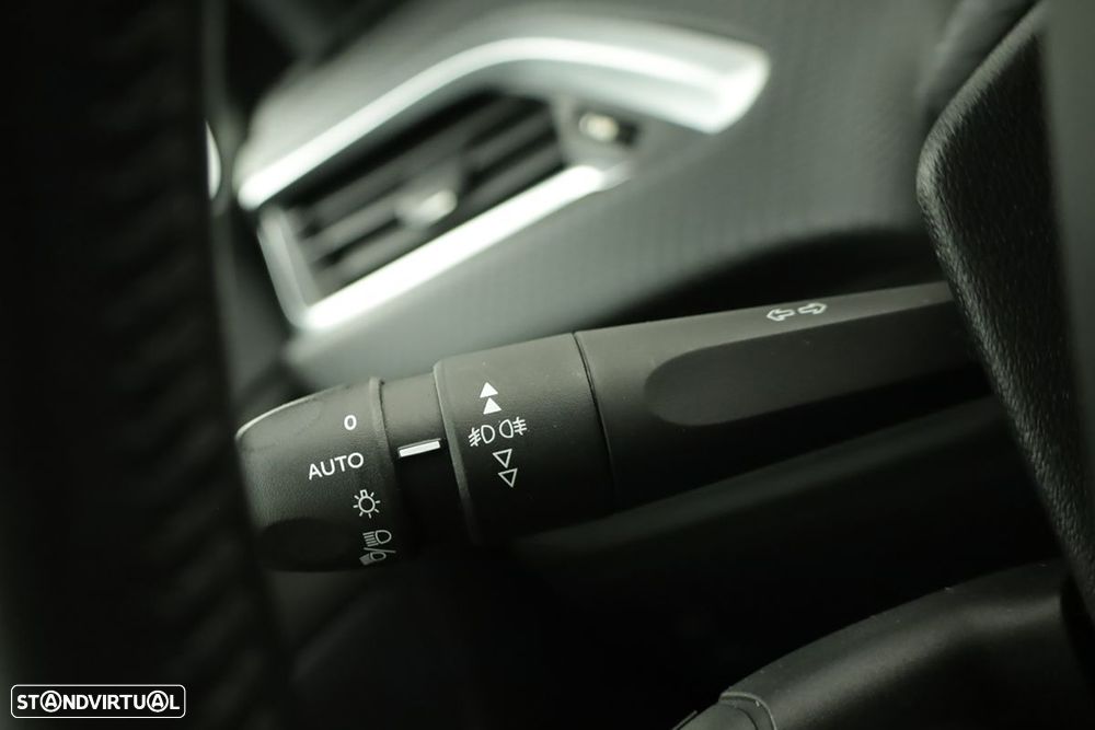 Peugeot 208 1.2 PureTech Signature - 17