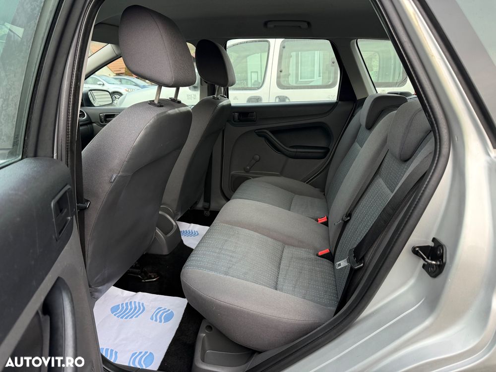 Ford Focus Turnier 1.6 16V Connection - 6