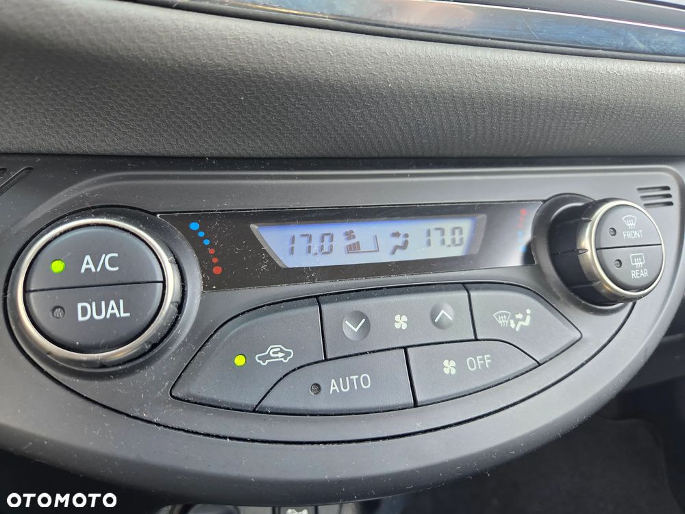 Toyota Yaris Hybrid 100 Premium EU6 - 24