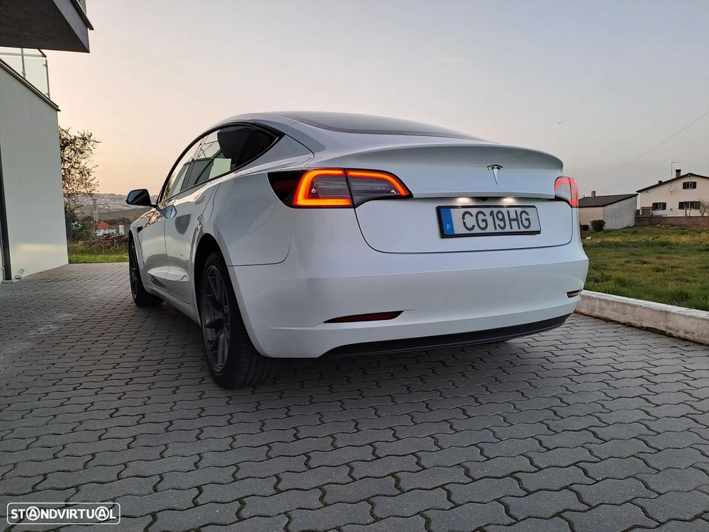 Tesla Model 3 Standard Range Plus RWD - 3