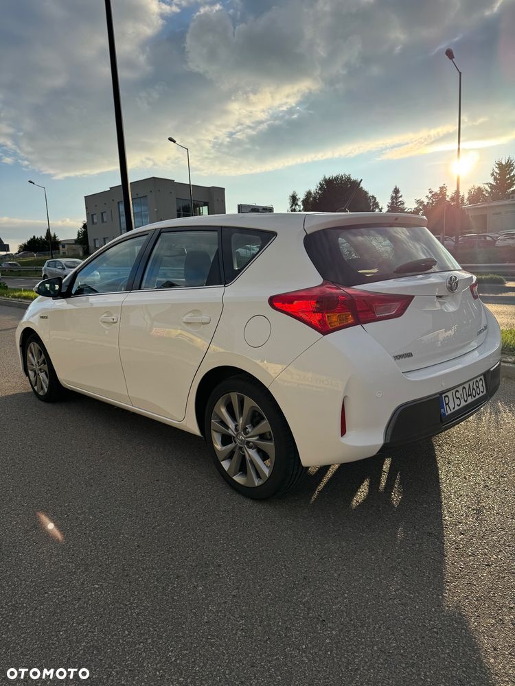 Toyota Auris 1.8 HSD Luna - 6