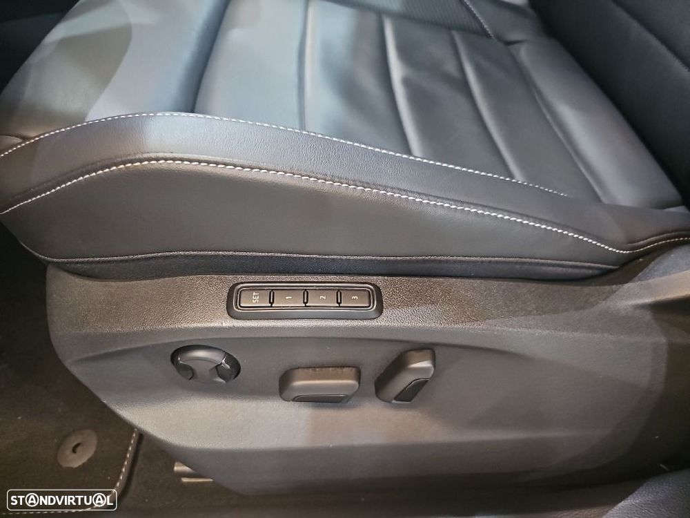 VW T-Roc 1.5 TSI R-Line DSG - 23