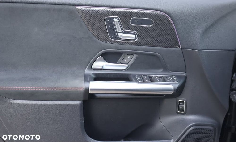 Mercedes-Benz GLA - 16