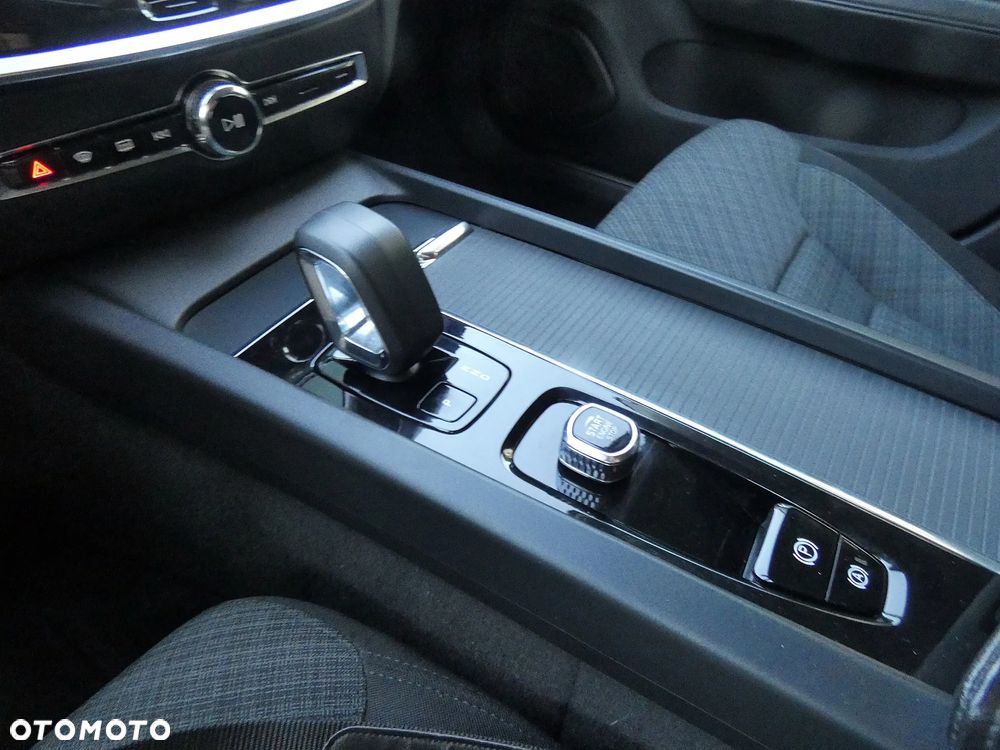 Volvo V60 B4 D Geartronic RDesign - 38