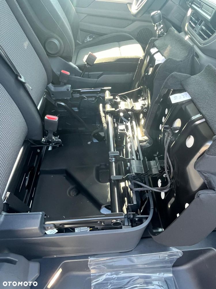Volkswagen Transporter FURGON T7 - 18