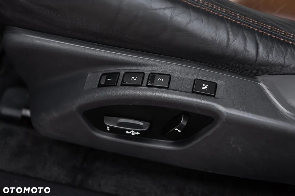 Volvo XC 60 2.4D AWD Momentum - 17