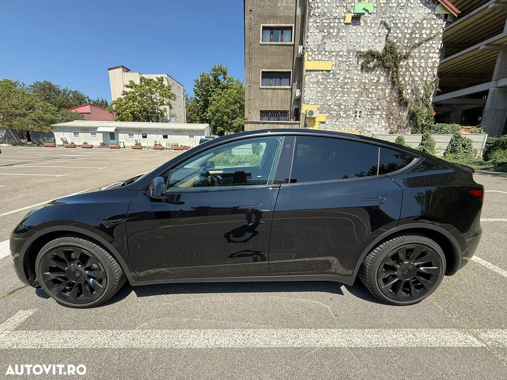 Tesla Model Y - 6