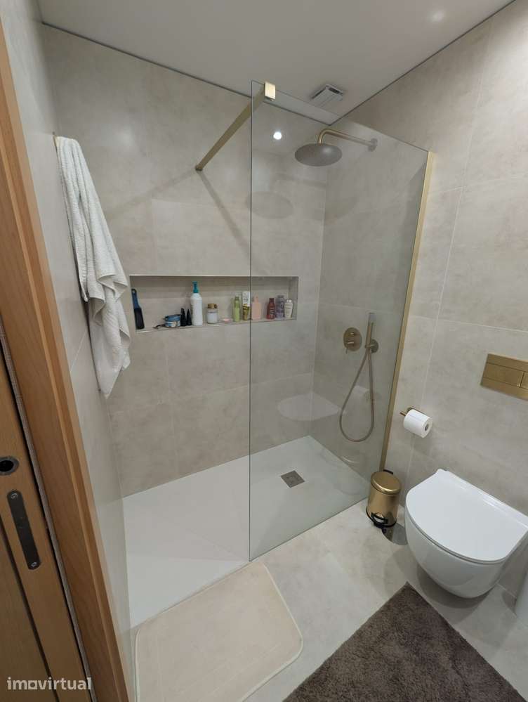Apartamento T3 com 3 casas de banho, varanda e garagem - Grande imagem: 5/14