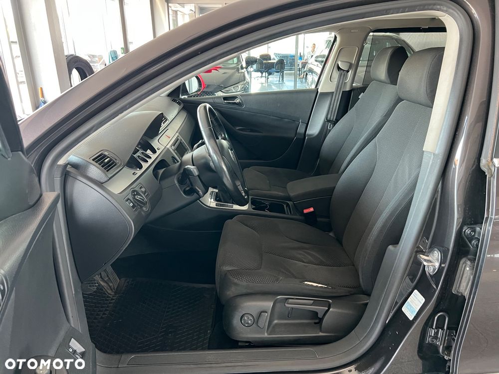 Volkswagen Passat 2.0 TDI Comfortline - 18