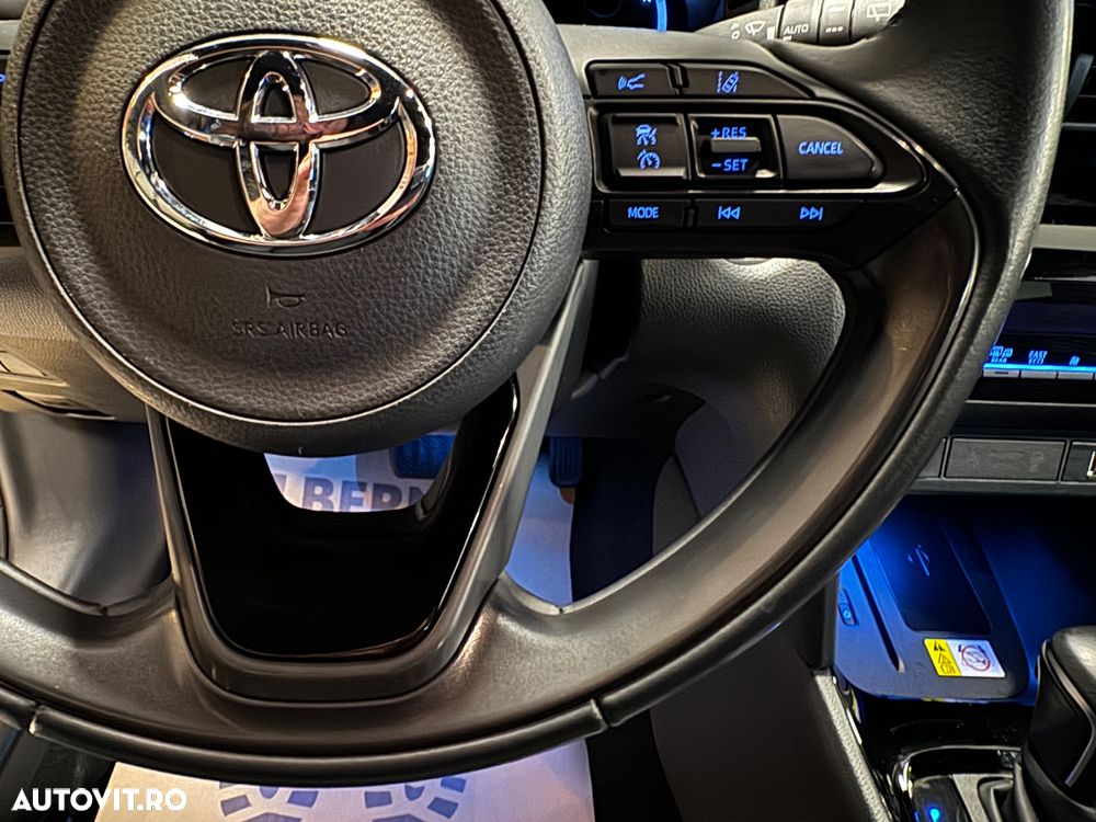 Toyota Yaris Cross Hybrid 130 1.5 VVT-i Black&White - 17