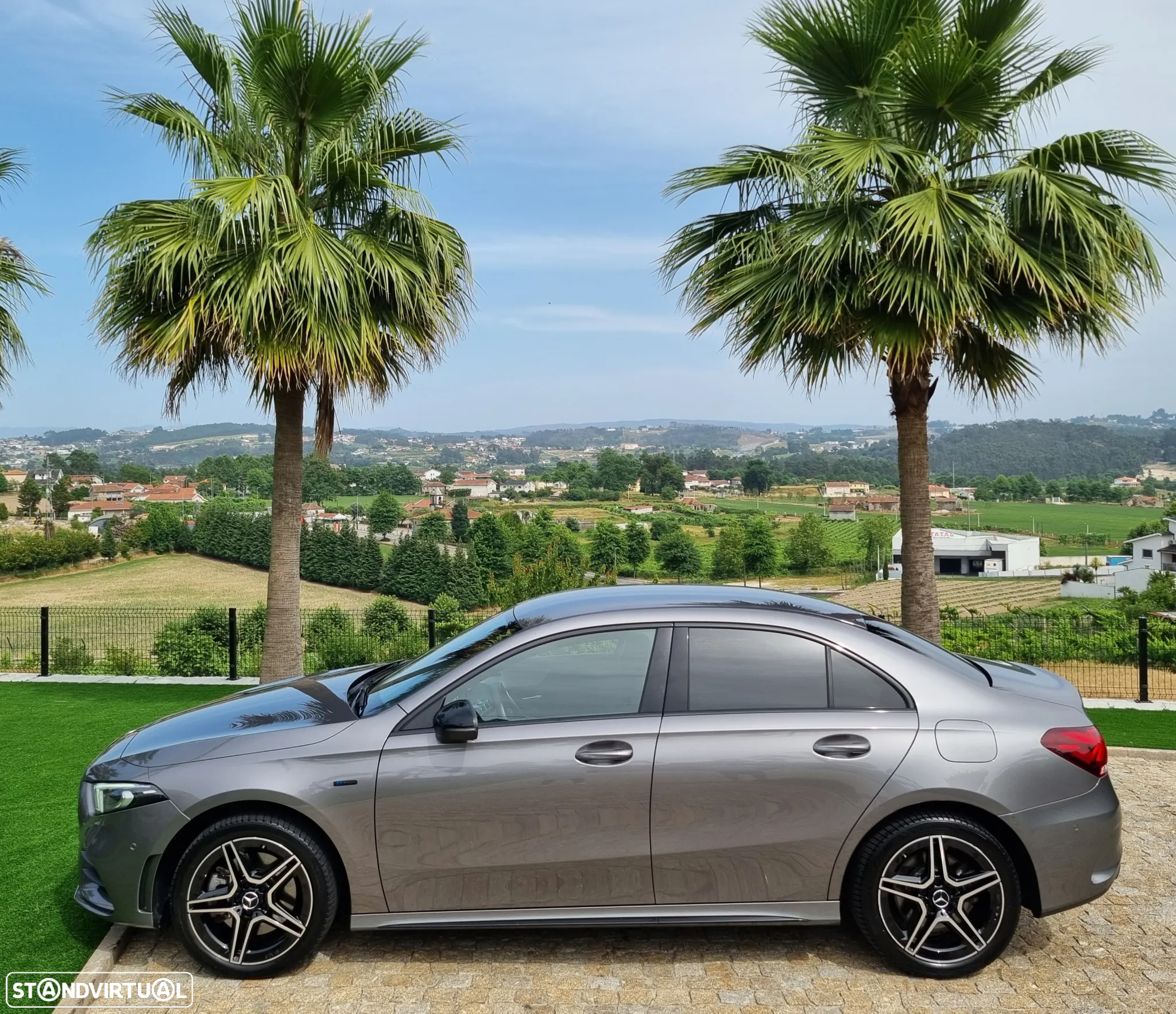 Mercedes-Benz A 250 Limousine e AMG Line - 8