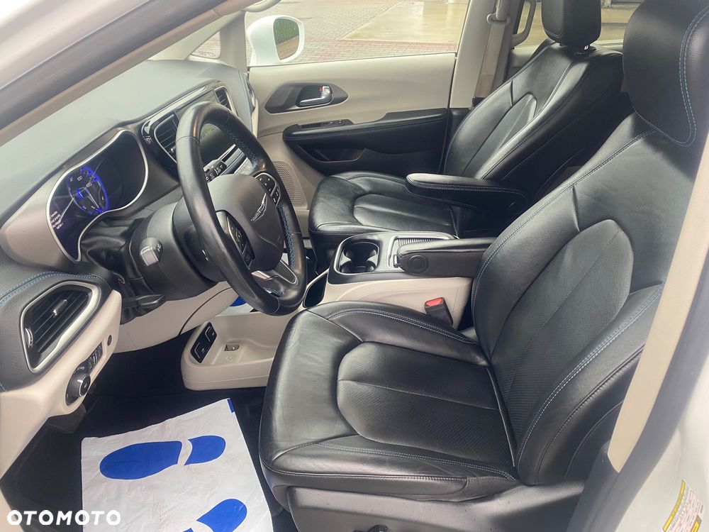 Chrysler Pacifica - 4