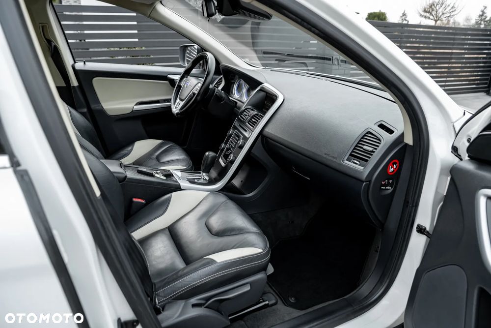 Volvo XC 60 D5 AWD RDesign - 25