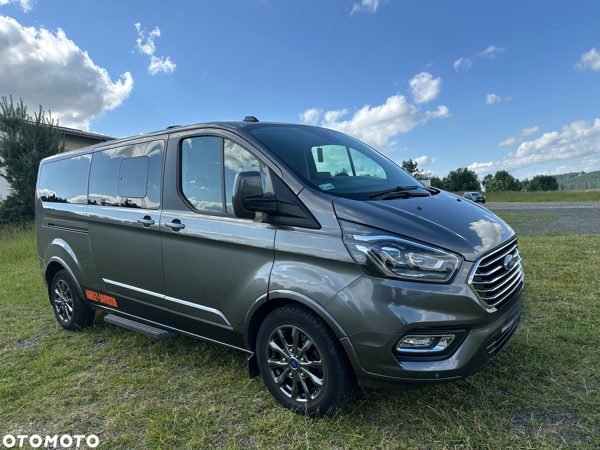 Ford Tourneo Custom - 12