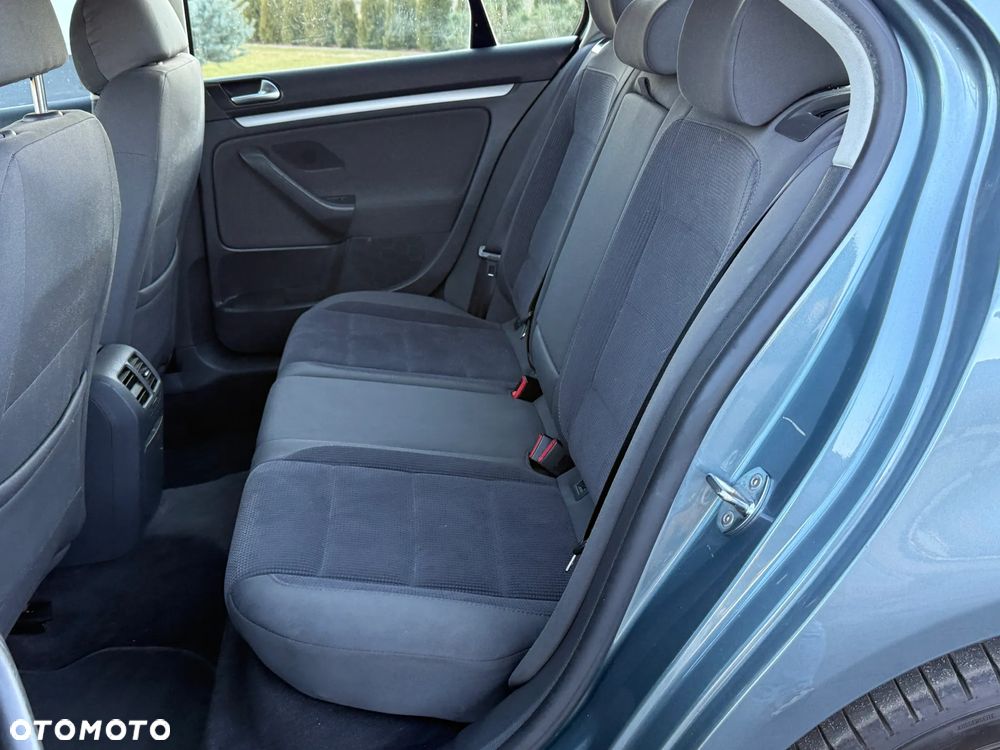 Volkswagen Jetta - 8