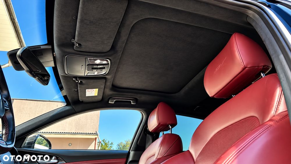 Kia Stinger - 12