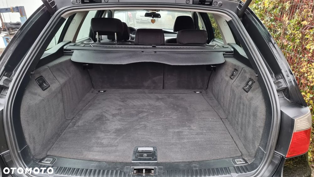 BMW Seria 5 525d - 12