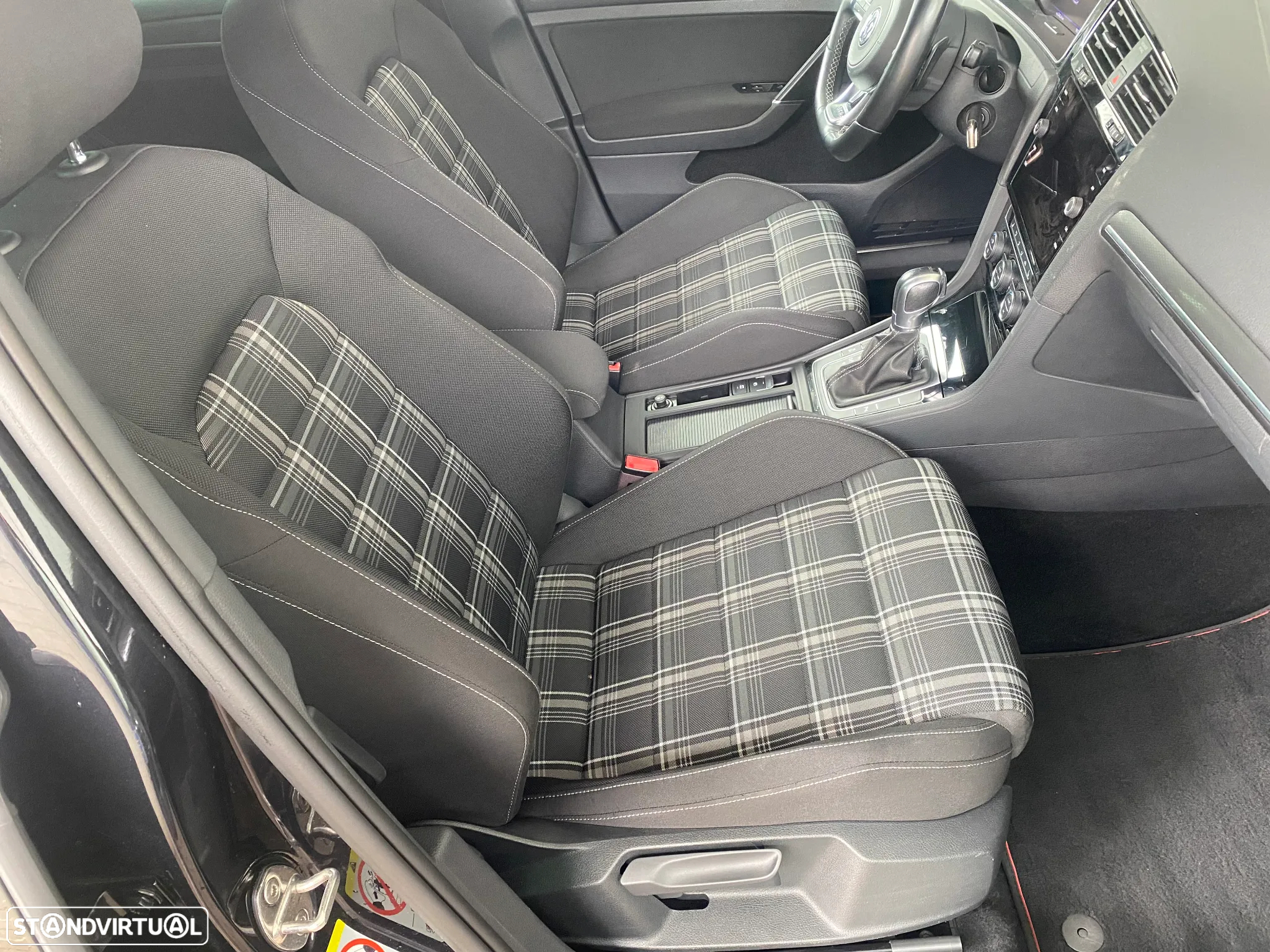 VW Golf 2.0 TDi GTD DSG - 13