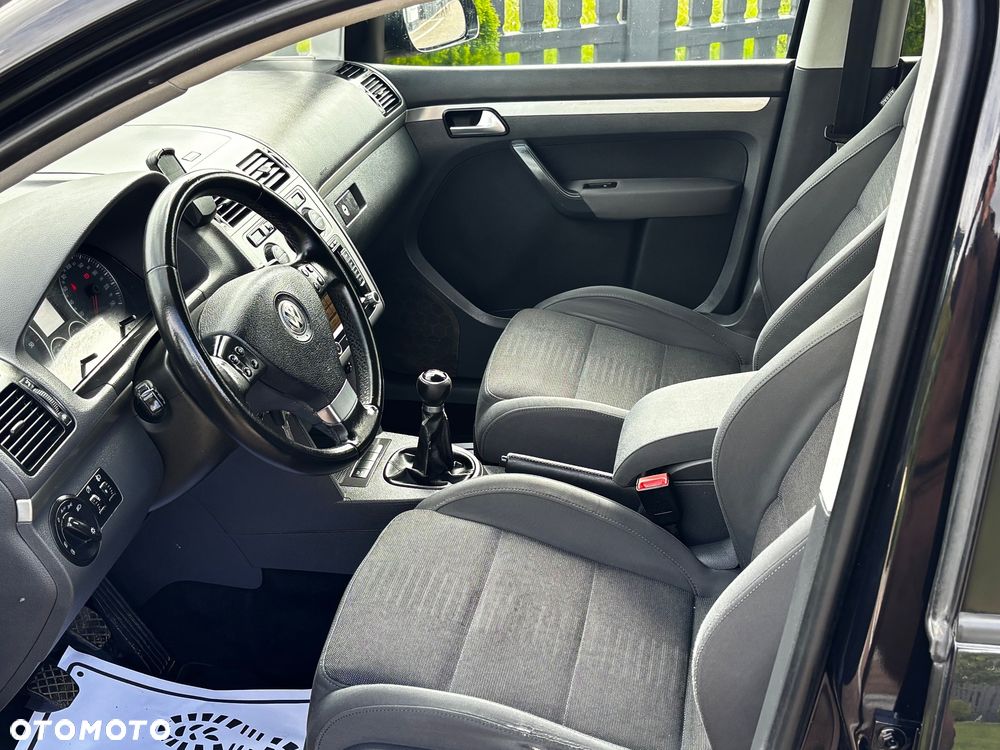 Volkswagen Touran 2.0 TDI DPF Highline - 23