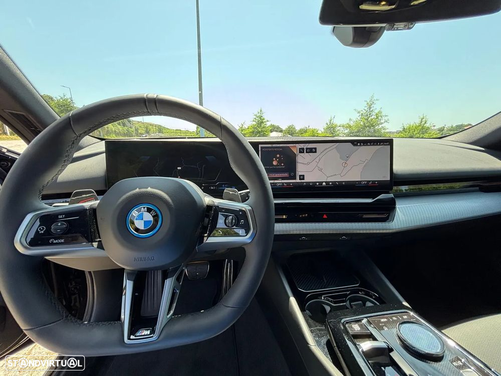 BMW 530 e Pack Desportivo M - 8