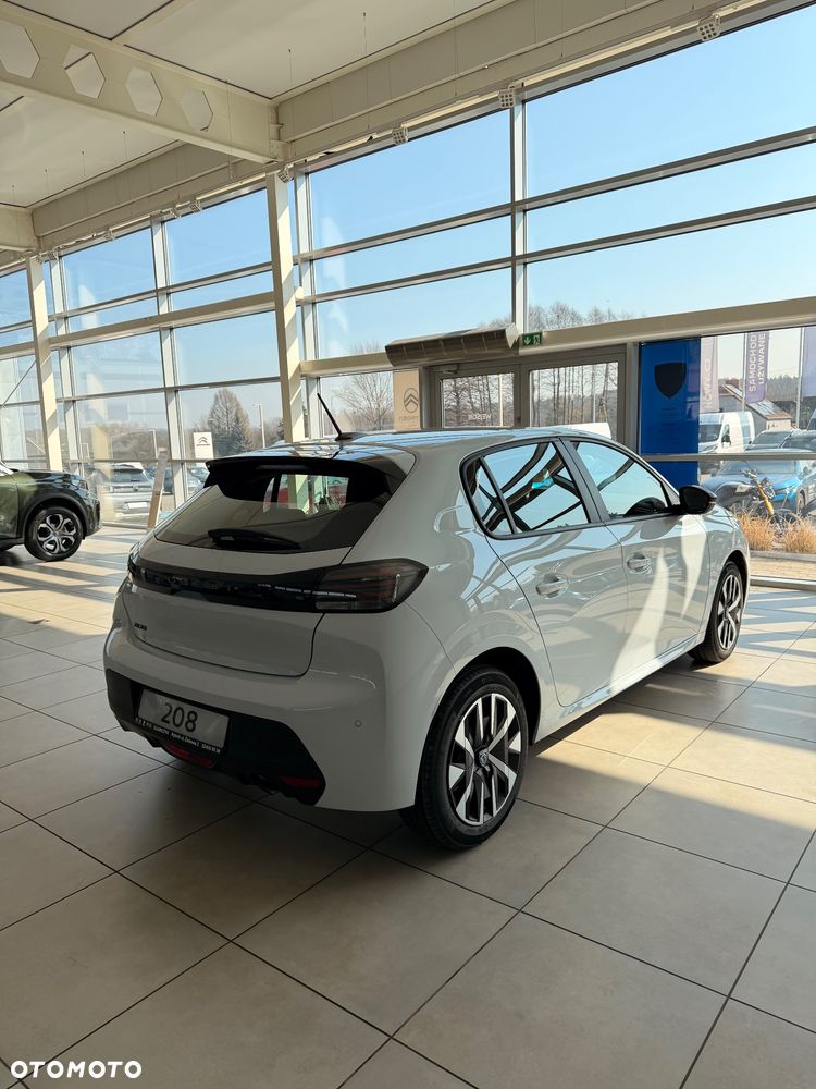 Peugeot 208 - 5