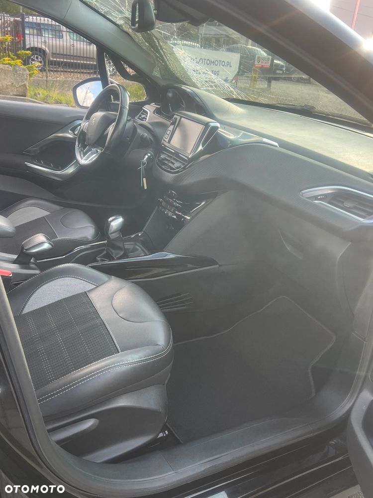 Peugeot 2008 1.6 BlueHDi Style S&S - 12