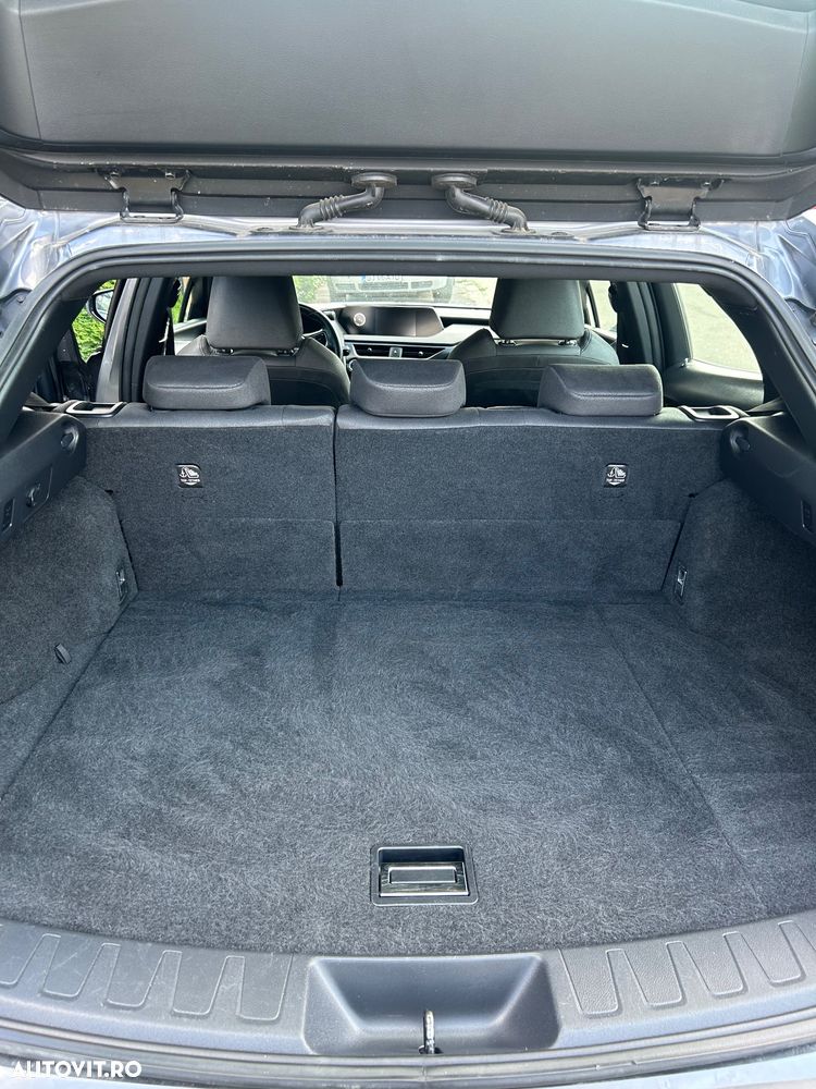 Lexus UX 250h FWD Business - 12