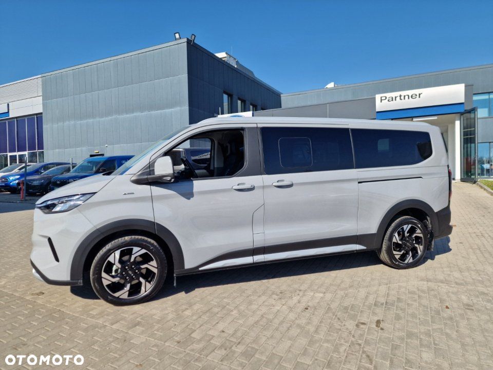 Ford Tourneo Custom - 11