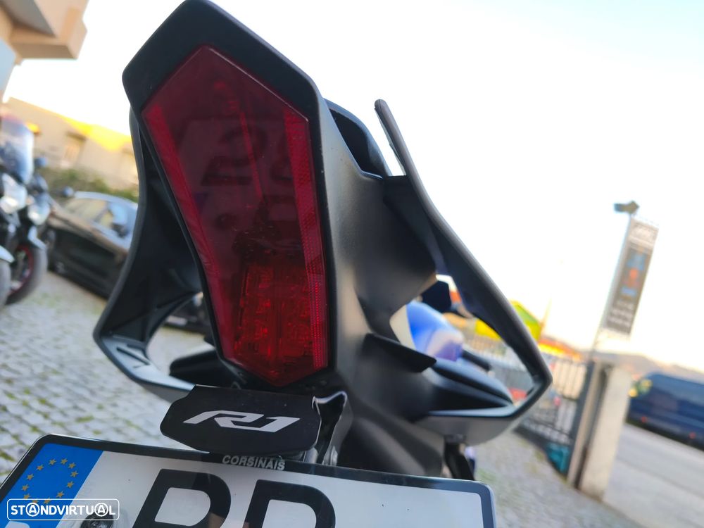Yamaha YZF R1 AKRAPOVIC - 10