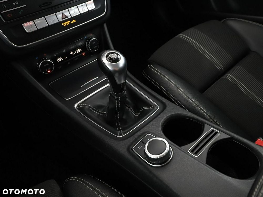 Mercedes-Benz GLA 180 d Urban - 29