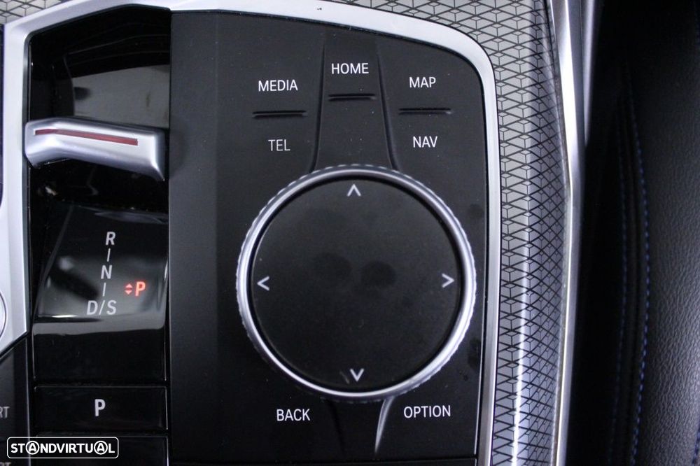 BMW 320 d Touring Pack Desportivo M Auto - 30