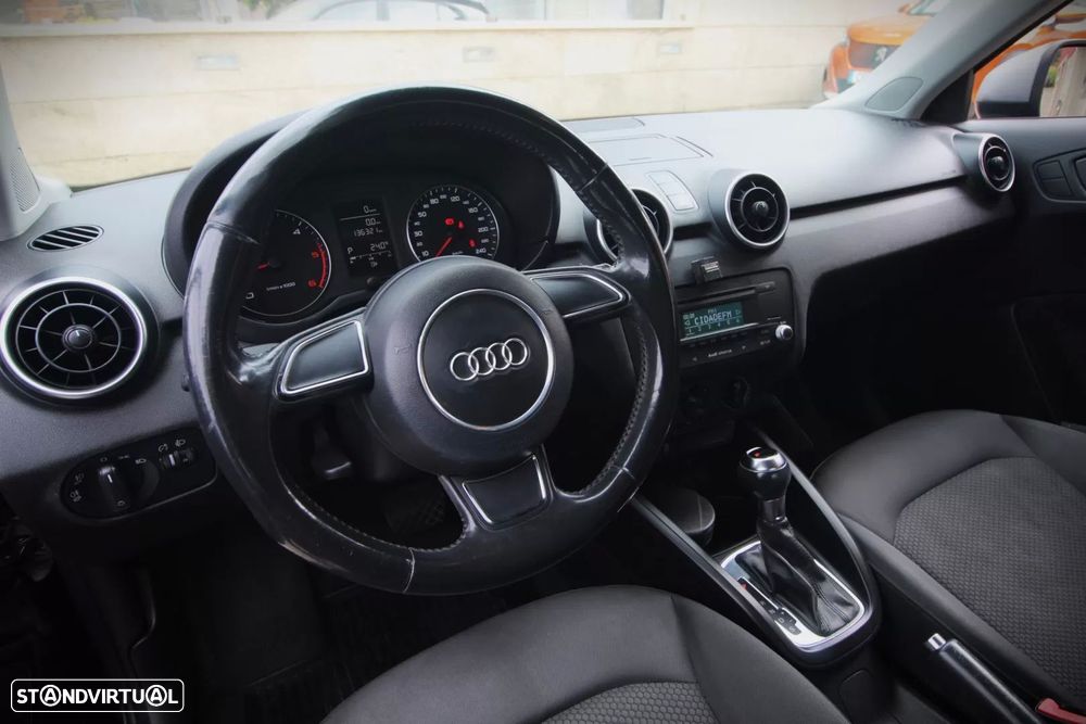 Audi A1 1.6 TDI Advance S-Tronic — fotografia 10