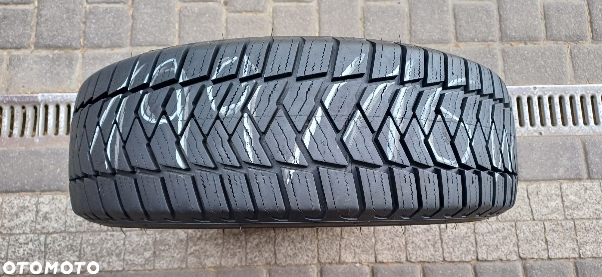 BRIDGESTONE 215/65R16C 109/107T , pojedyńcza opona wielosezonowa. - 1